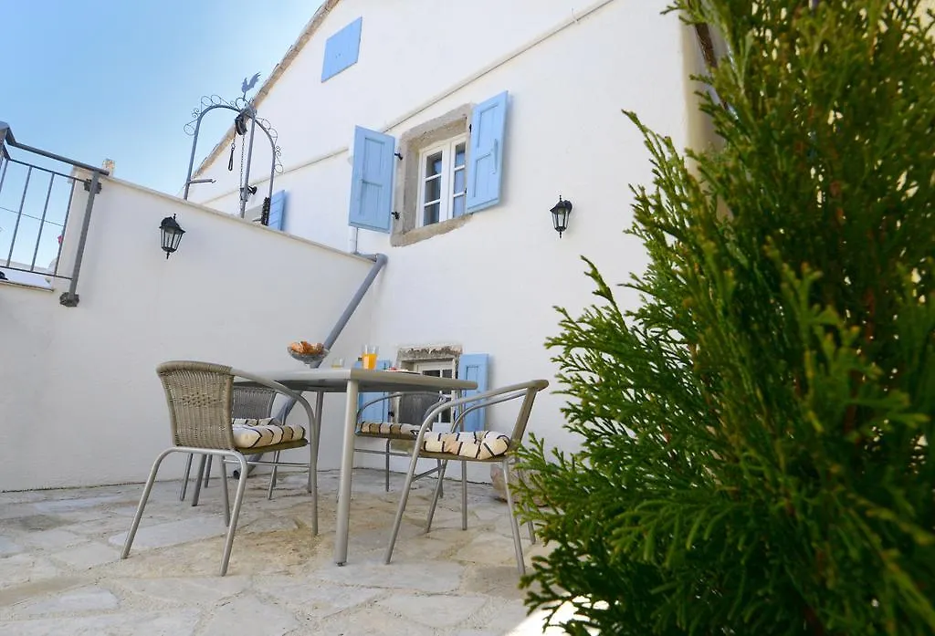 Holiday Home Nono Frane Lindar 0*,  Kroatien