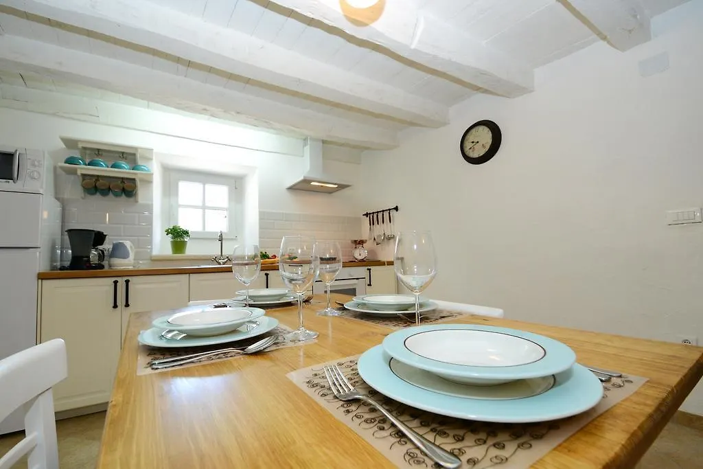 Holiday Home Nono Frane Lindar 0*,